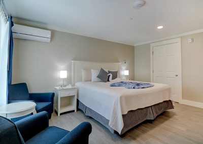 Room 77, view from the entrance door.